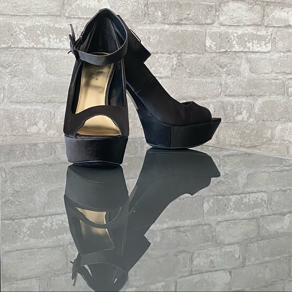 NWOT Shoe Dazzle Black Satin Heels